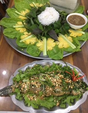 Cá lóc rút xương nhồi thịt cuốn bánh tráng