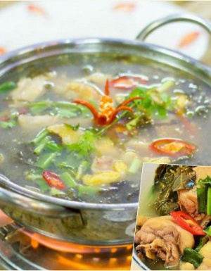 Gà ta nấu lẩu lá giang