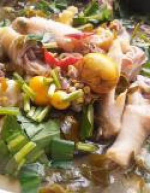 Lẩu gà tre lá giang