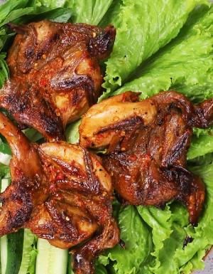 Cút đẻ nướng sa tế 