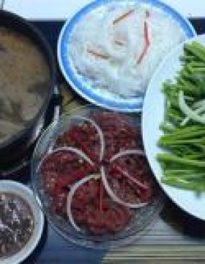 Lẩu bò nhúng mắm ruốc