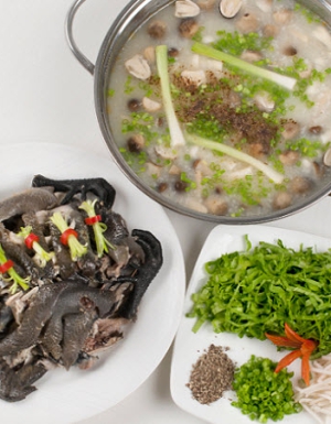 Gà Hơ Mong nấu cháo