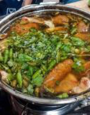 Lẩu gà tre tiềm ớt hiểm