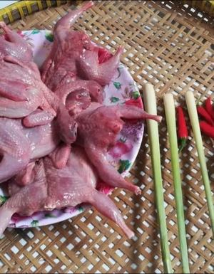 Cút đẻ xào sả ớt 