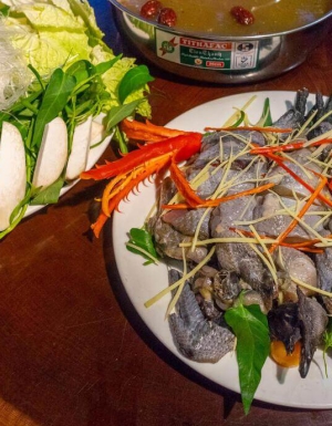 GÀ Homong lẩu nấu nấm